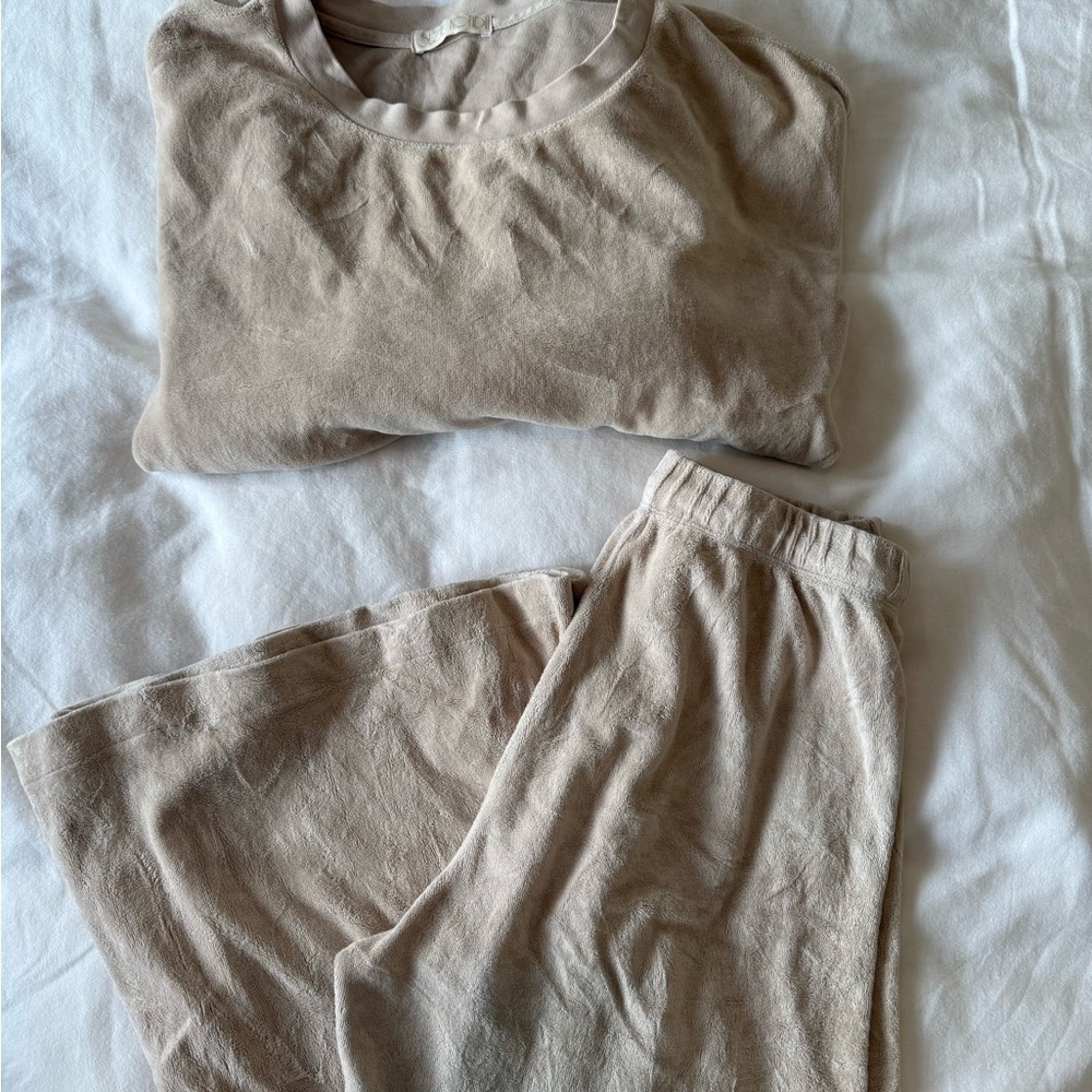 Suzi Kondi Beige Lounge Set